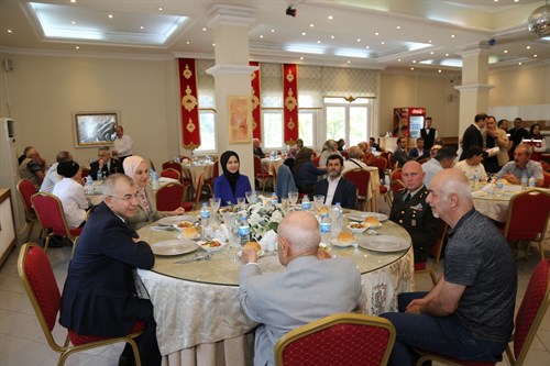 Şehit Aileleri ve Gaziler Yemekte Buluştu
