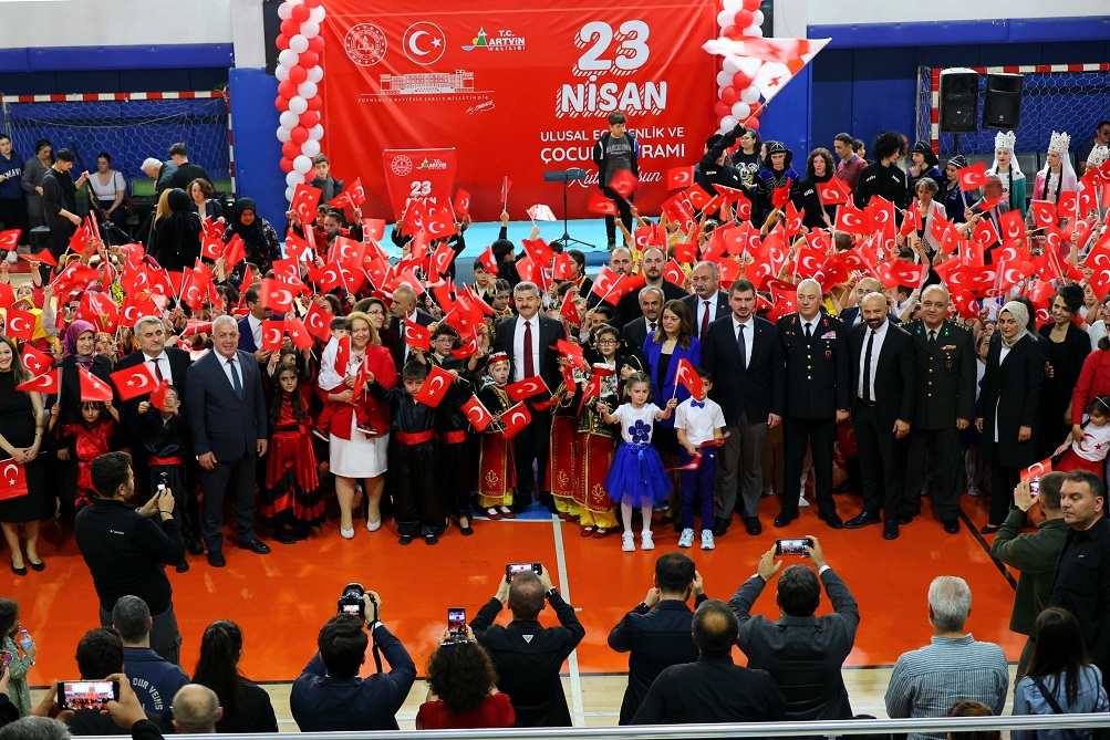 Artvin’de 23 Nisan Coşkusu: Çocuklar Bayramlarını Büyük Bir Neşeyle Kutladı
