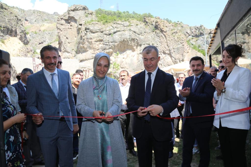 Artvin'de düzenlenen müzayedede 335 bin lira gelir elde edildi