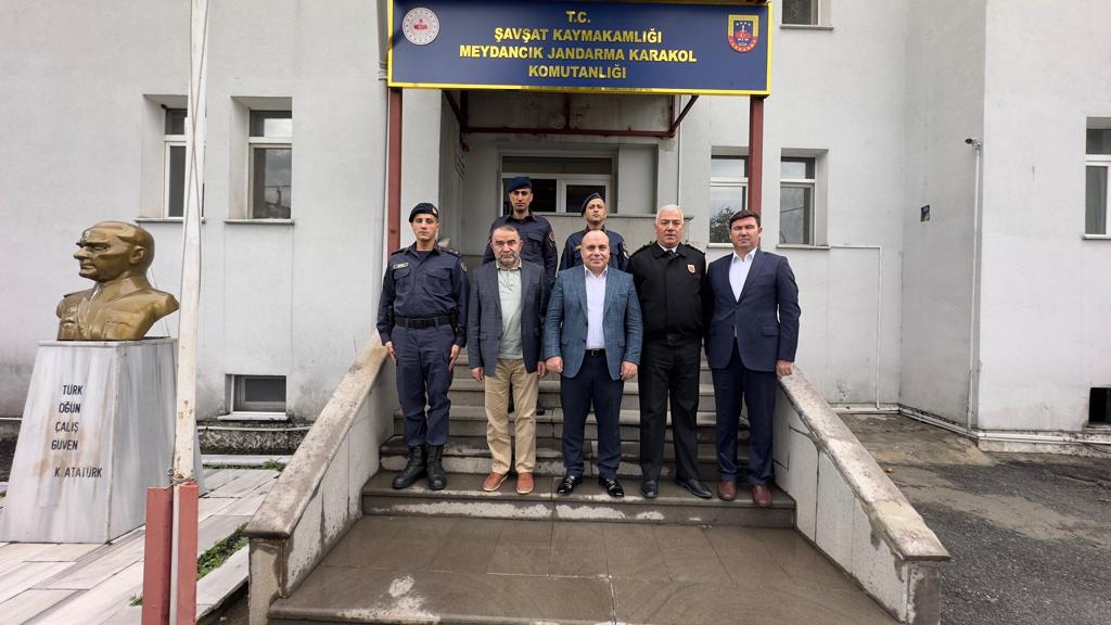 Valimiz Sayın Cengiz ÜNSAL, Şavşat ilçesine bağlı Meydancık Jandarma Karakolunu ziyaret etti
